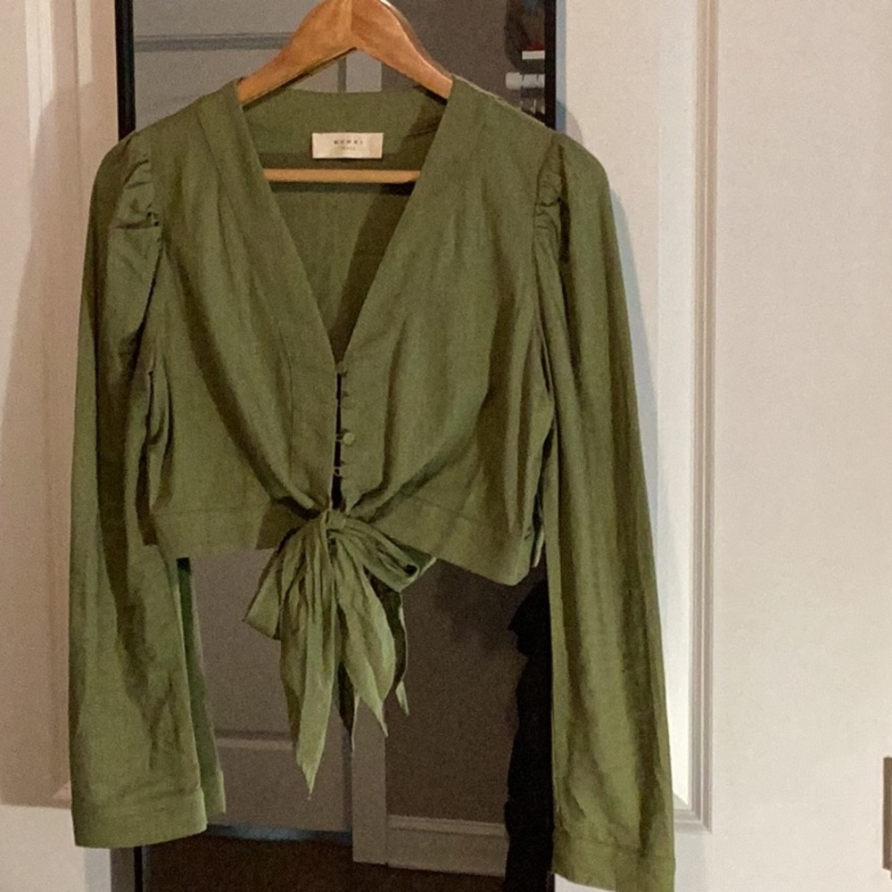 Long sleeve green crop top